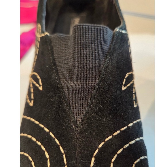 Matisse Women's Black Suede Embroidered Heel Booties Size 7M Made in Brazil - Picture 10 of 10